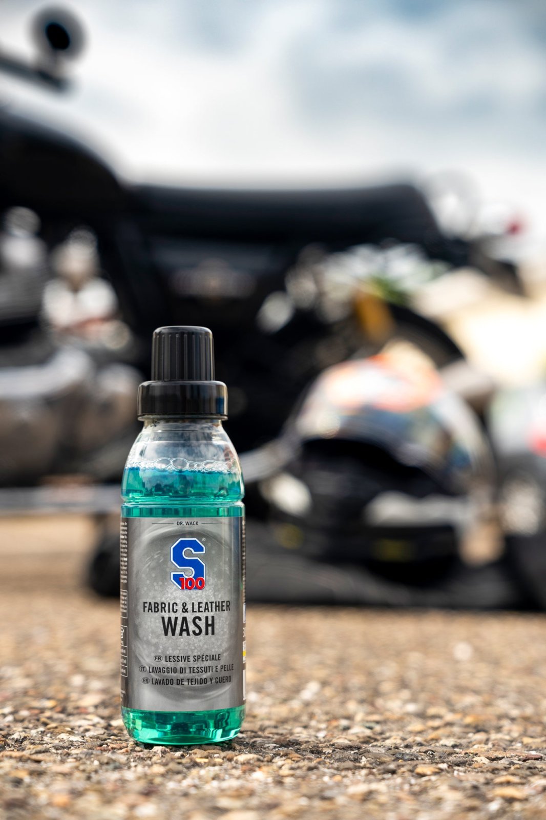 Detergent pentru îmbrăcăminte moto din textil și piele S100 Fabric & Leather Wash, 300 ml